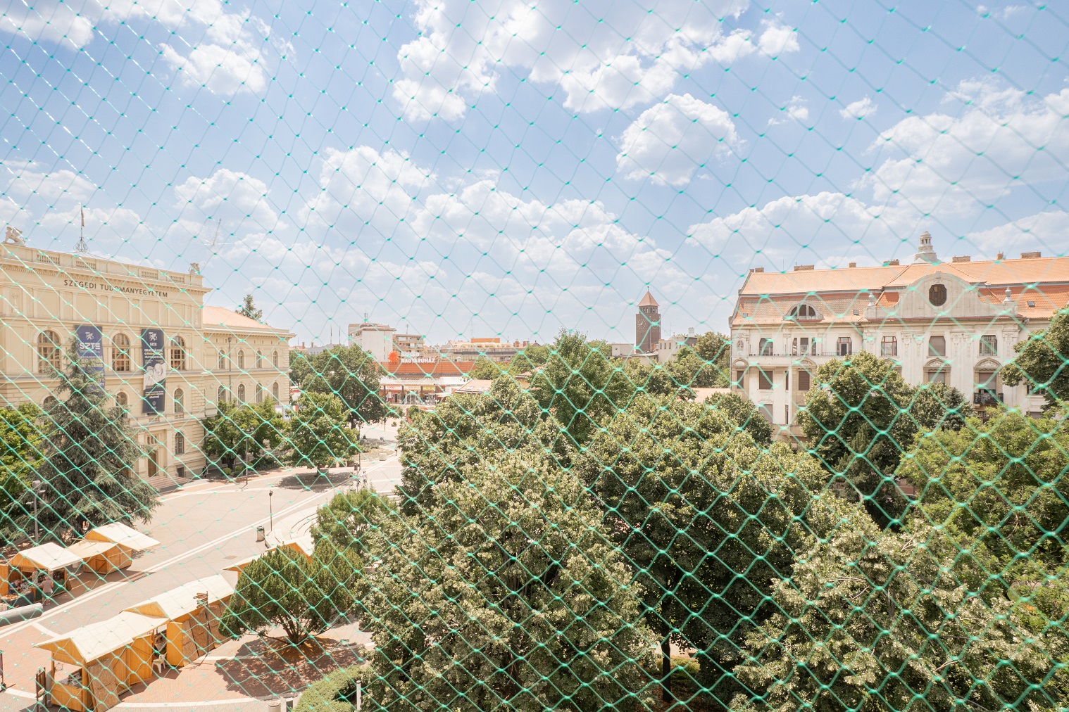 Kilátás a Dugonics térre a Kati Apartmanból Szegeden